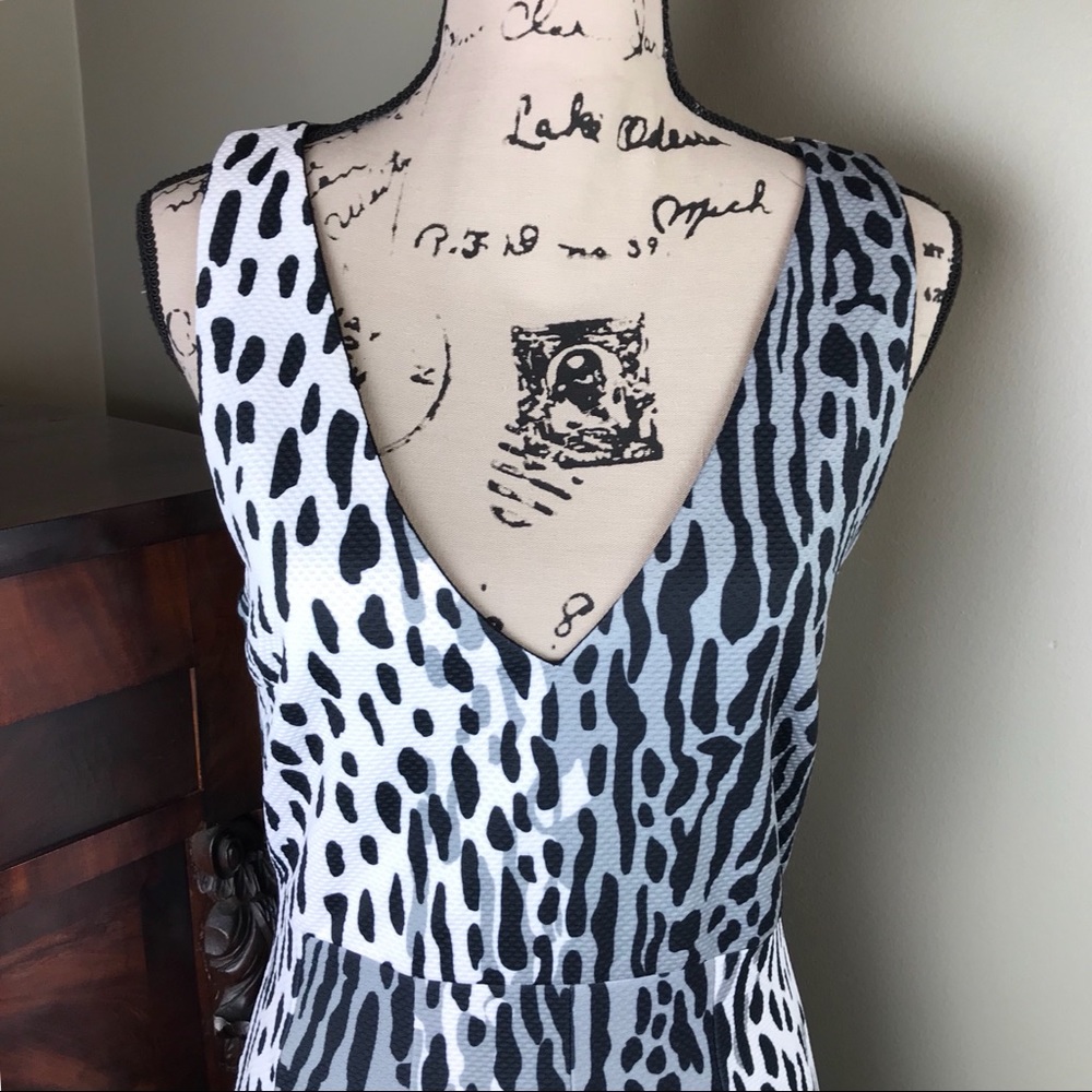 NWT MinkPink Leo Flare Dress Size L - Picture 2 of 7